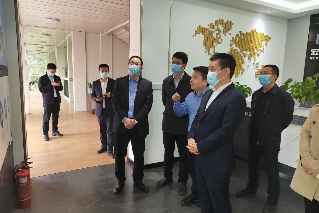 重慶市永川區(qū)委常委、副區(qū)長宋文到訪凈化彩鋼夾芯板廠家宏鑫源重慶金諾公司調(diào)研工作(圖1)